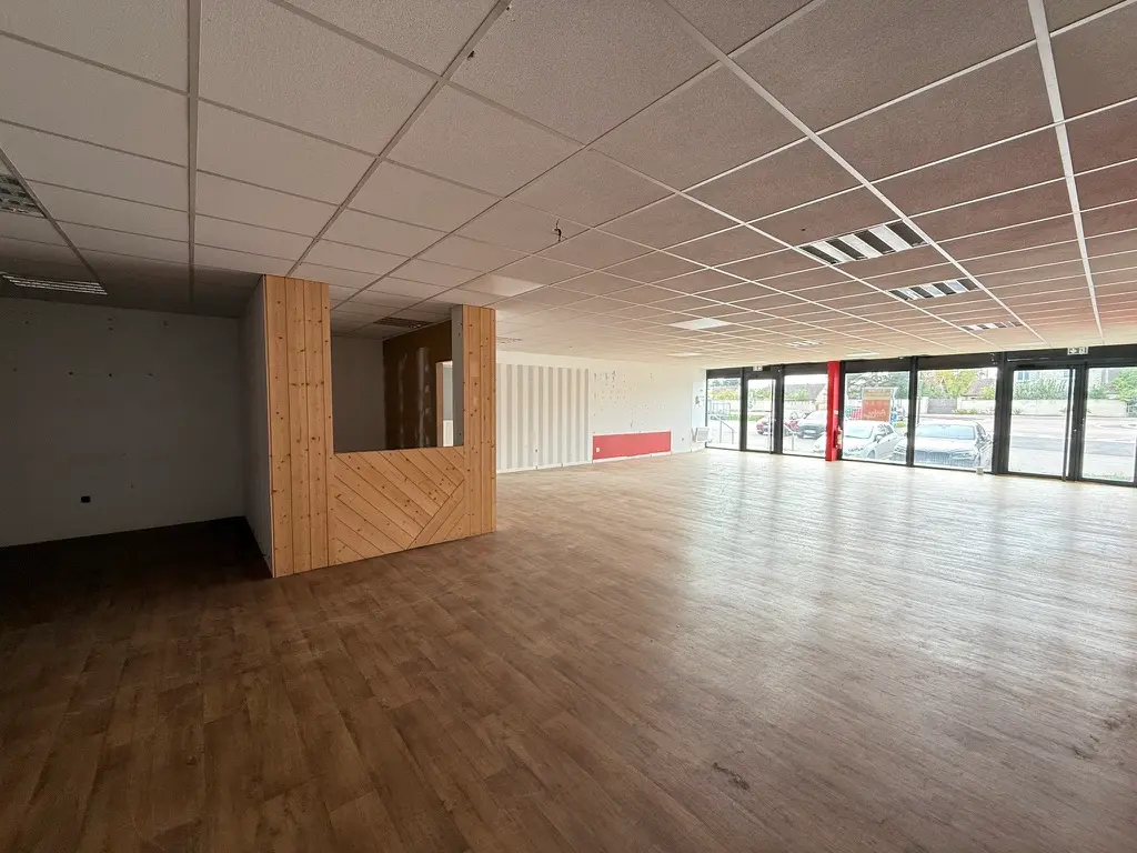 Agglomération - LOCAL 200 m²