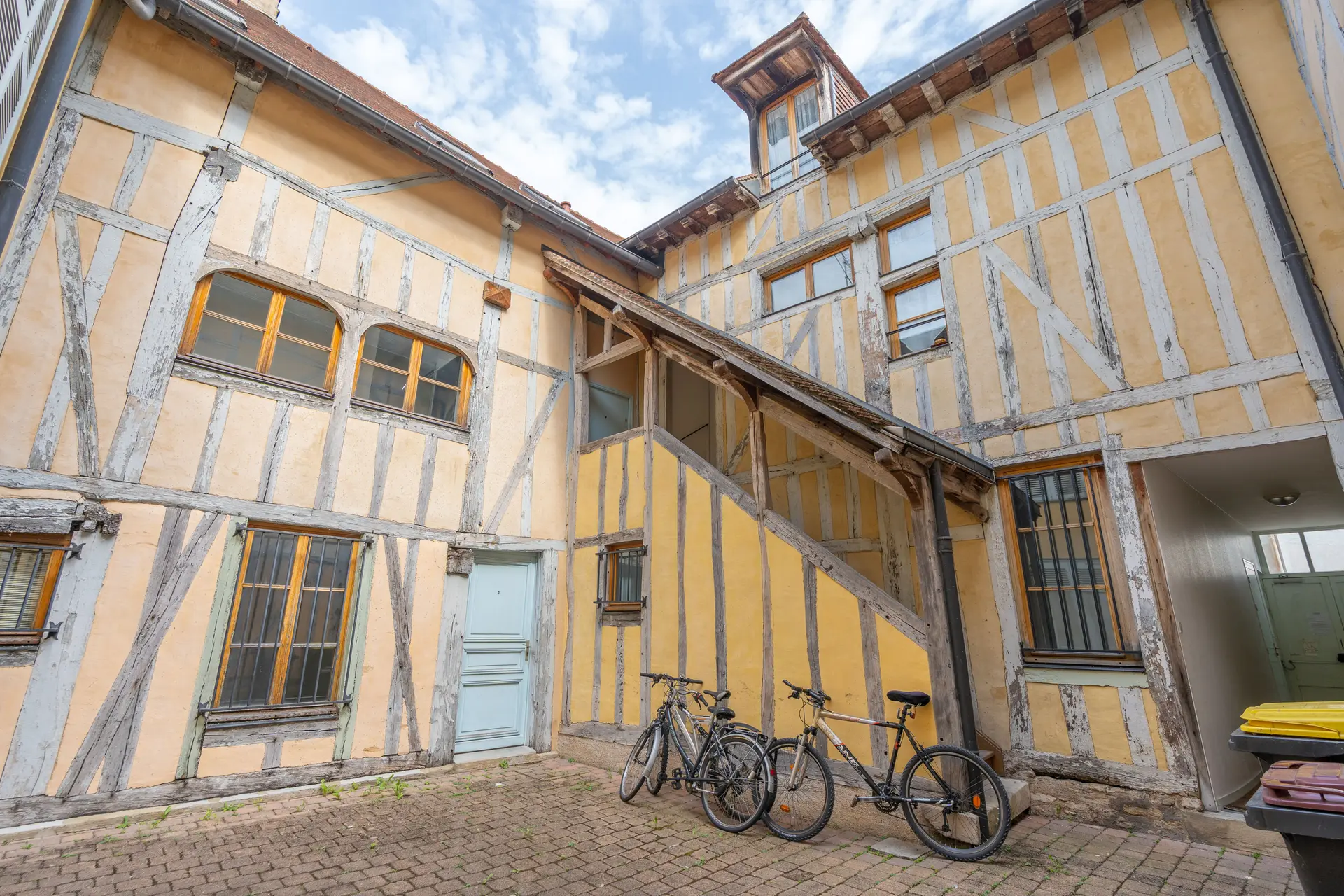 Troyes proche campus - APPARTEMENT type III dans petite copropriété champenoise