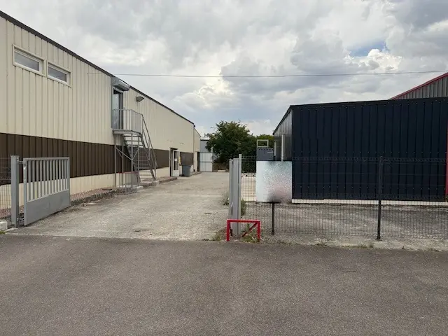 Sainte Savine, zone d'activités - LOCAL STOCKAGE A LOUER 320 m²