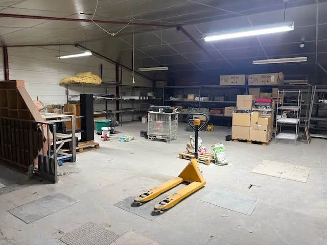 Sainte Savine, zone d'activités - LOCAL STOCKAGE A LOUER 320 m² - Image