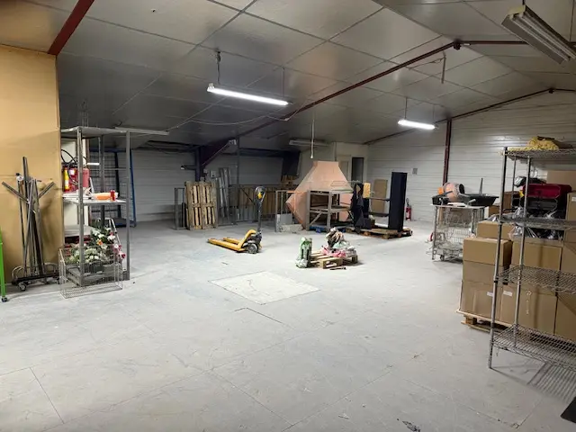 Sainte Savine, zone d'activités - LOCAL STOCKAGE A LOUER 320 m² - Image