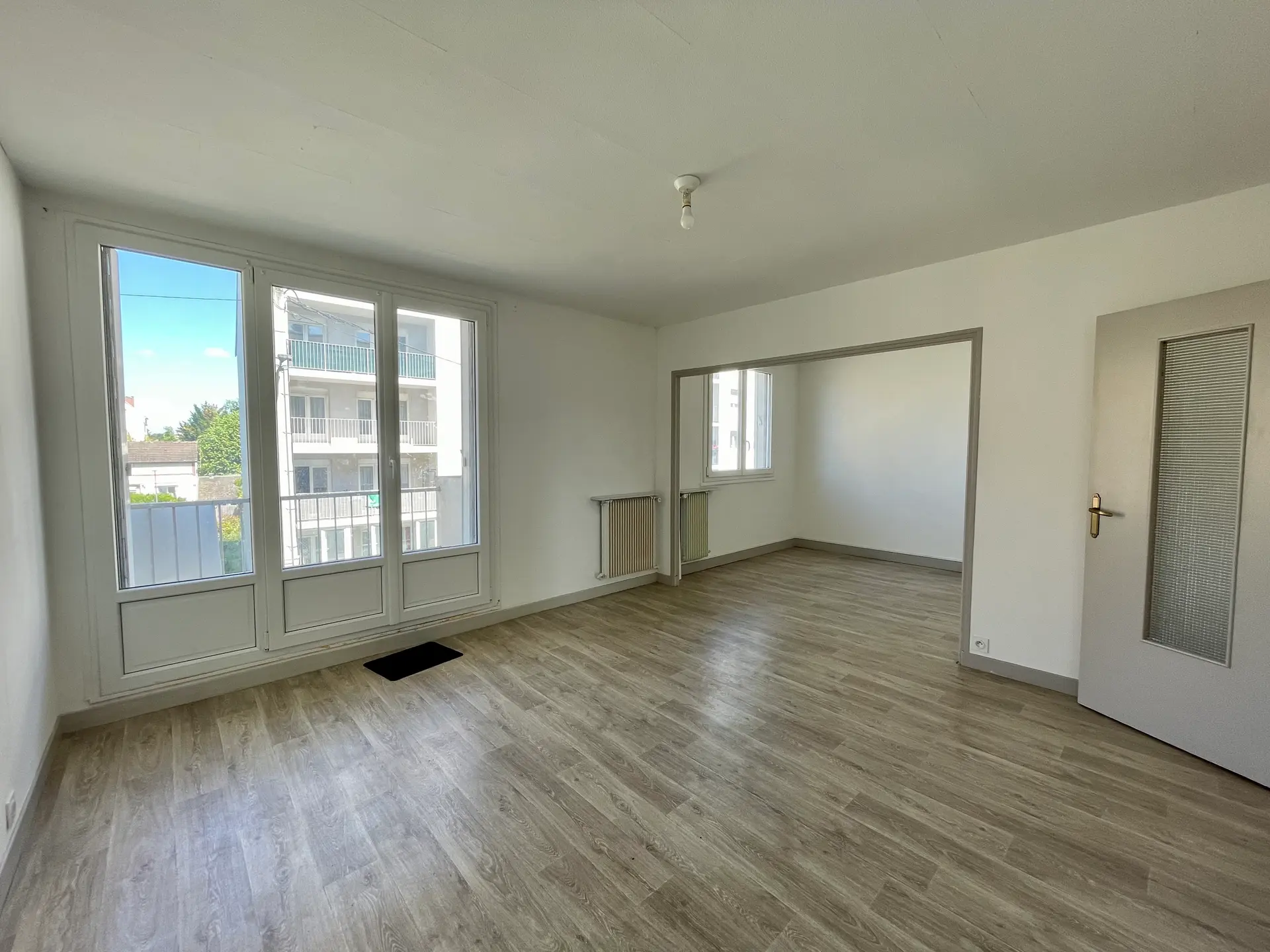 Troyes, proche centre-ville - APPARTEMENT type IV avec balcon