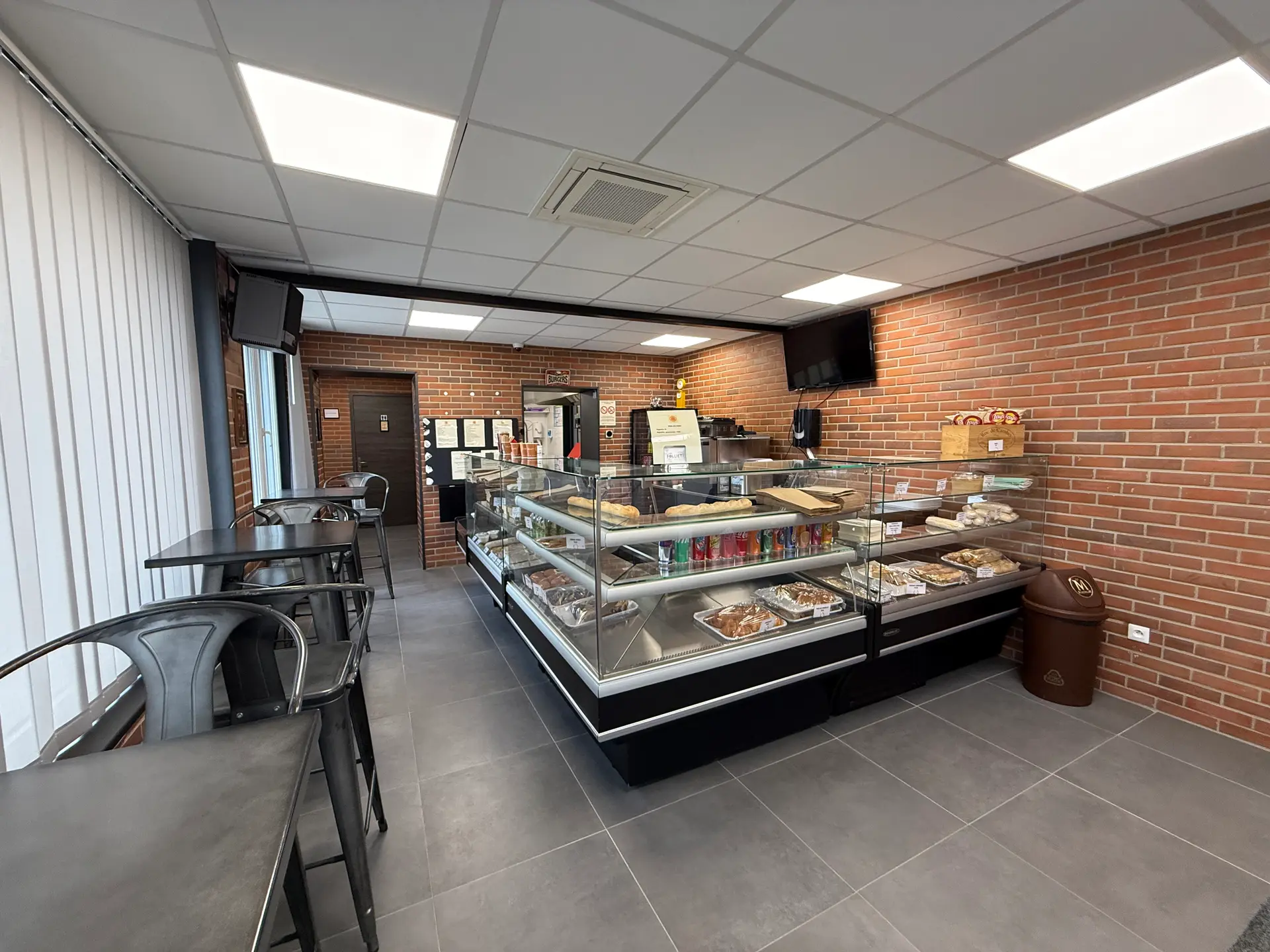 A 10 km des Lacs de la Forêt d'Orient - BATIMENT 260 m²