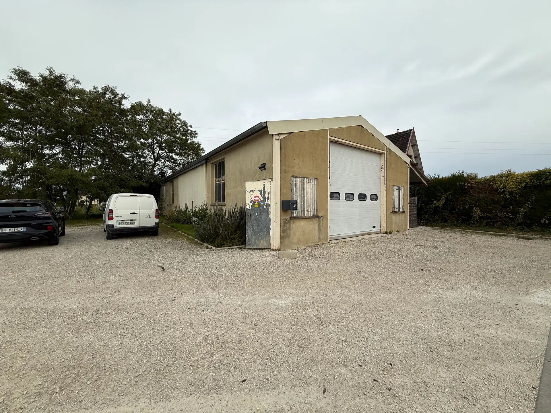 A 10 km des Lacs de la Forêt d'Orient - BATIMENT 260 m² - Image