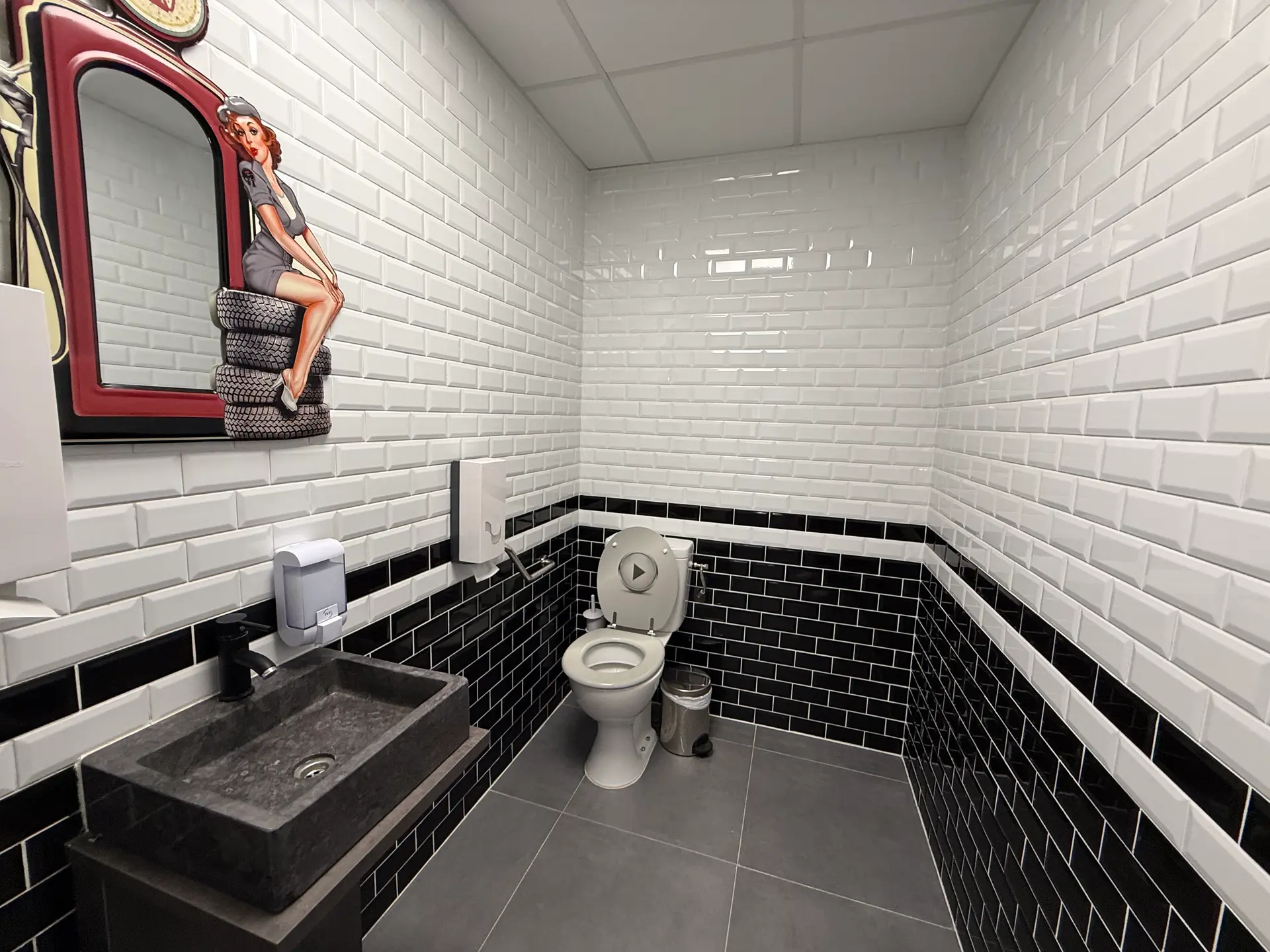 A 10 km des Lacs de la Forêt d'Orient - BATIMENT 260 m² - Image