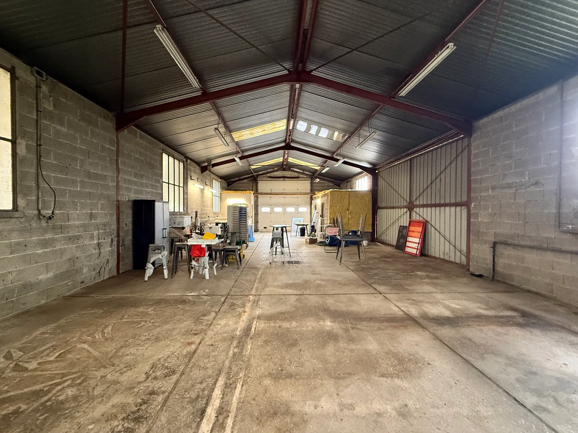 A 10 km des Lacs de la Forêt d'Orient - BATIMENT 260 m² - Image