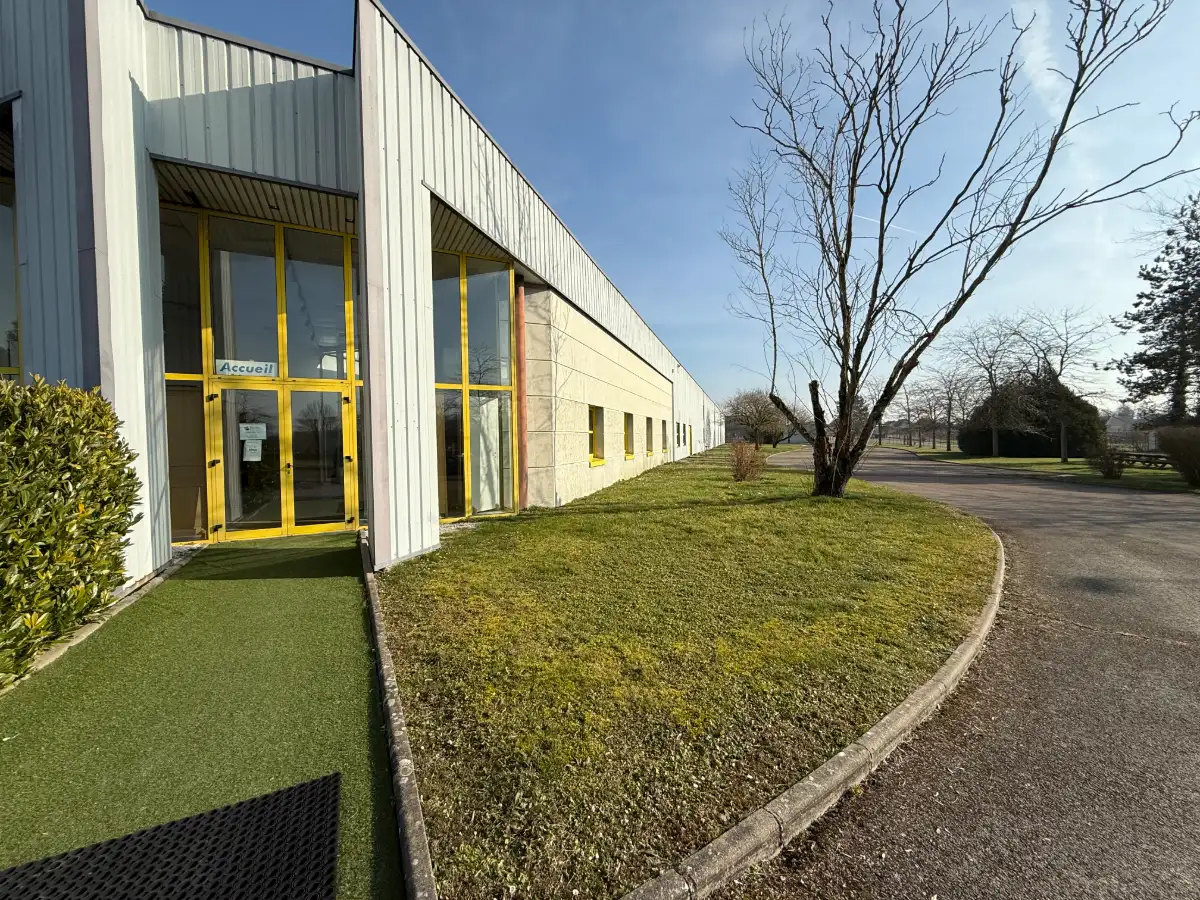A 30 mn de Troyes, Piney, Bâtiment industriel de plus de 6 020 m²