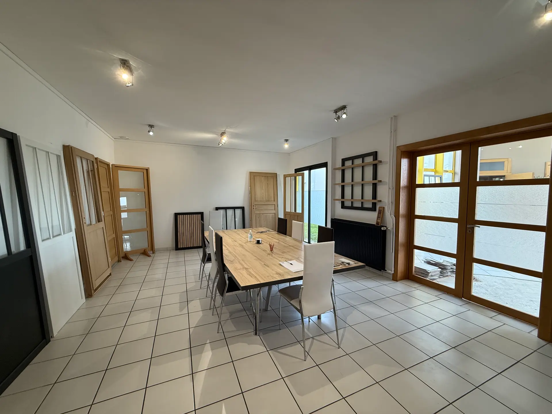 A 30 mn de Troyes, Piney, Bâtiment industriel de plus de 6 020 m² - Image