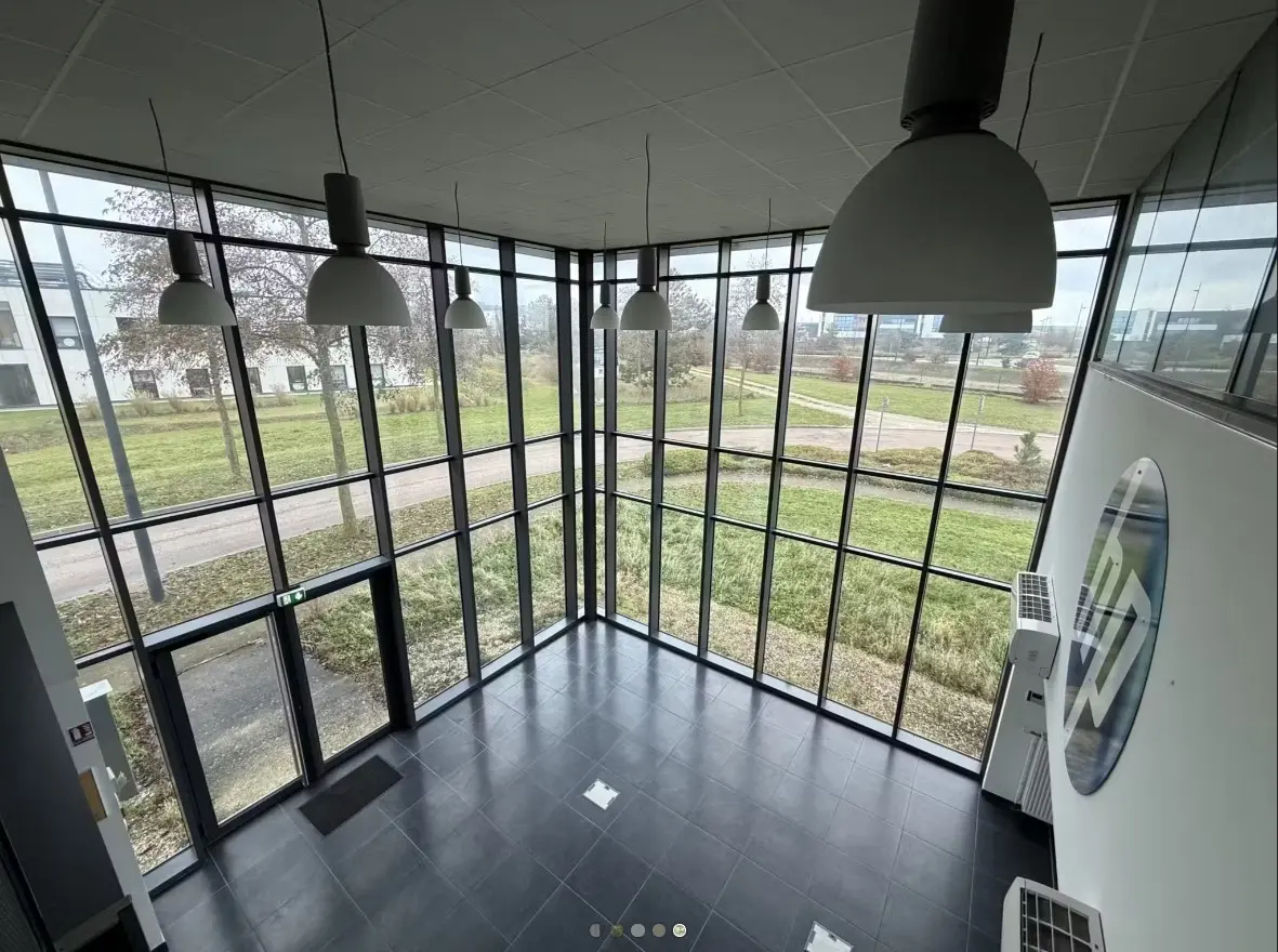 Sainte Savine, LOCAUX COMMERCIAUX 661 m² - Image