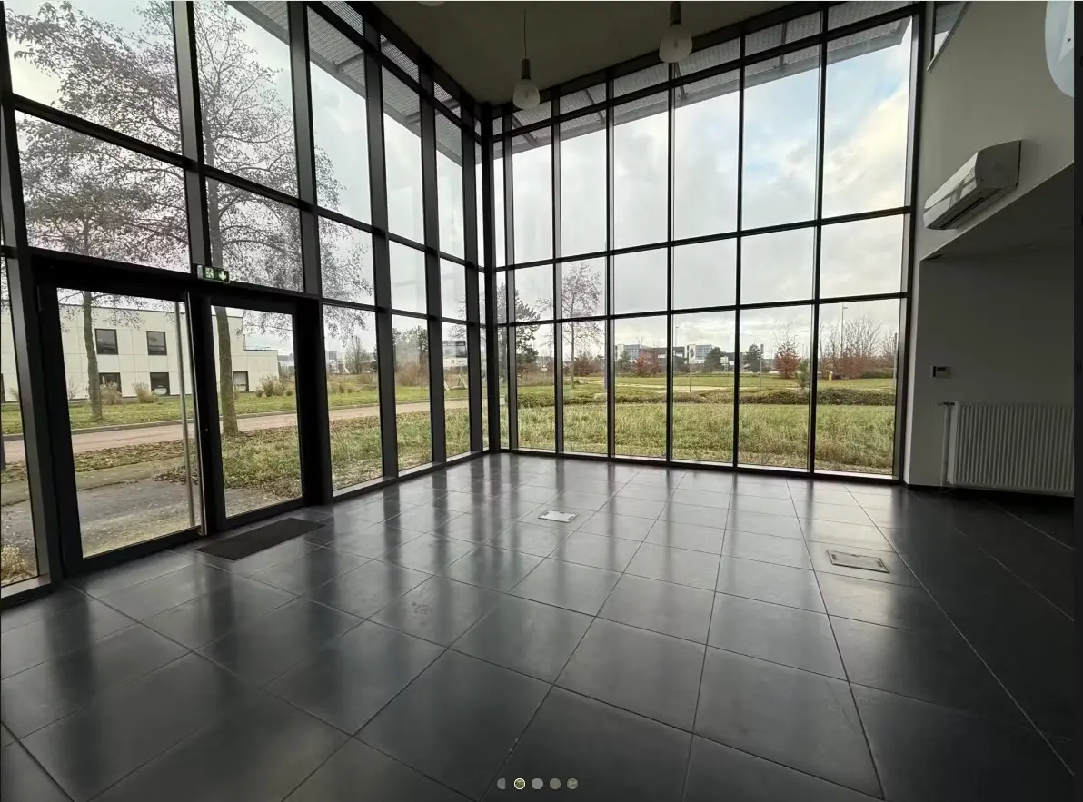 Sainte Savine, LOCAUX COMMERCIAUX 661 m² - Image