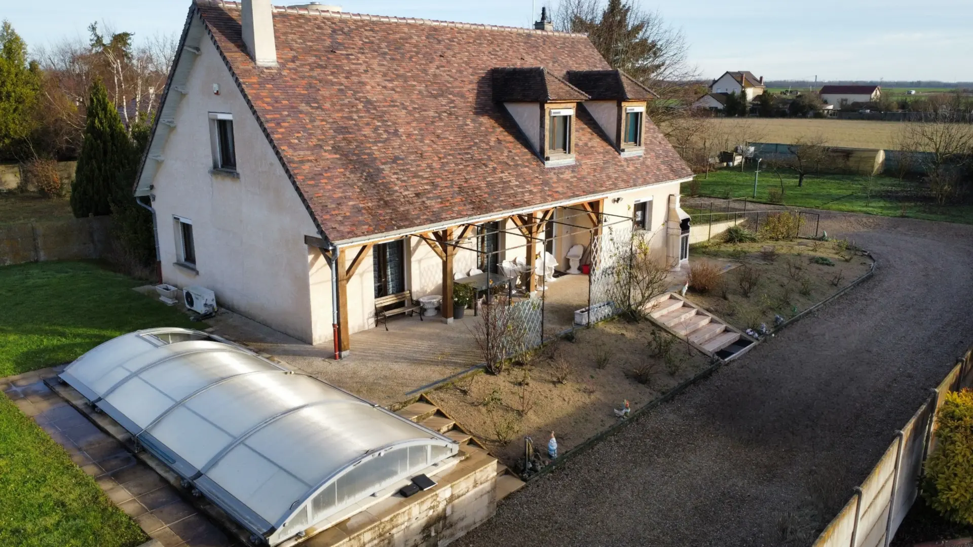 A 2 mn de Romilly sur Seine - MAISON construction traditionnelle avec piscine