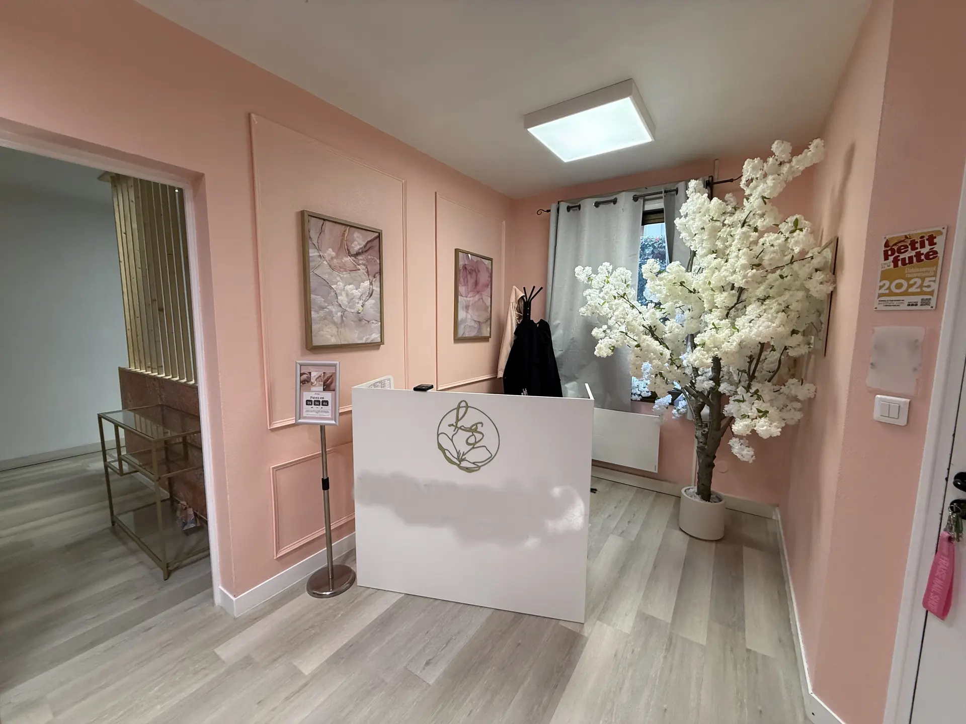 proche Clinique de Champagne - BUREAUX 100 m²