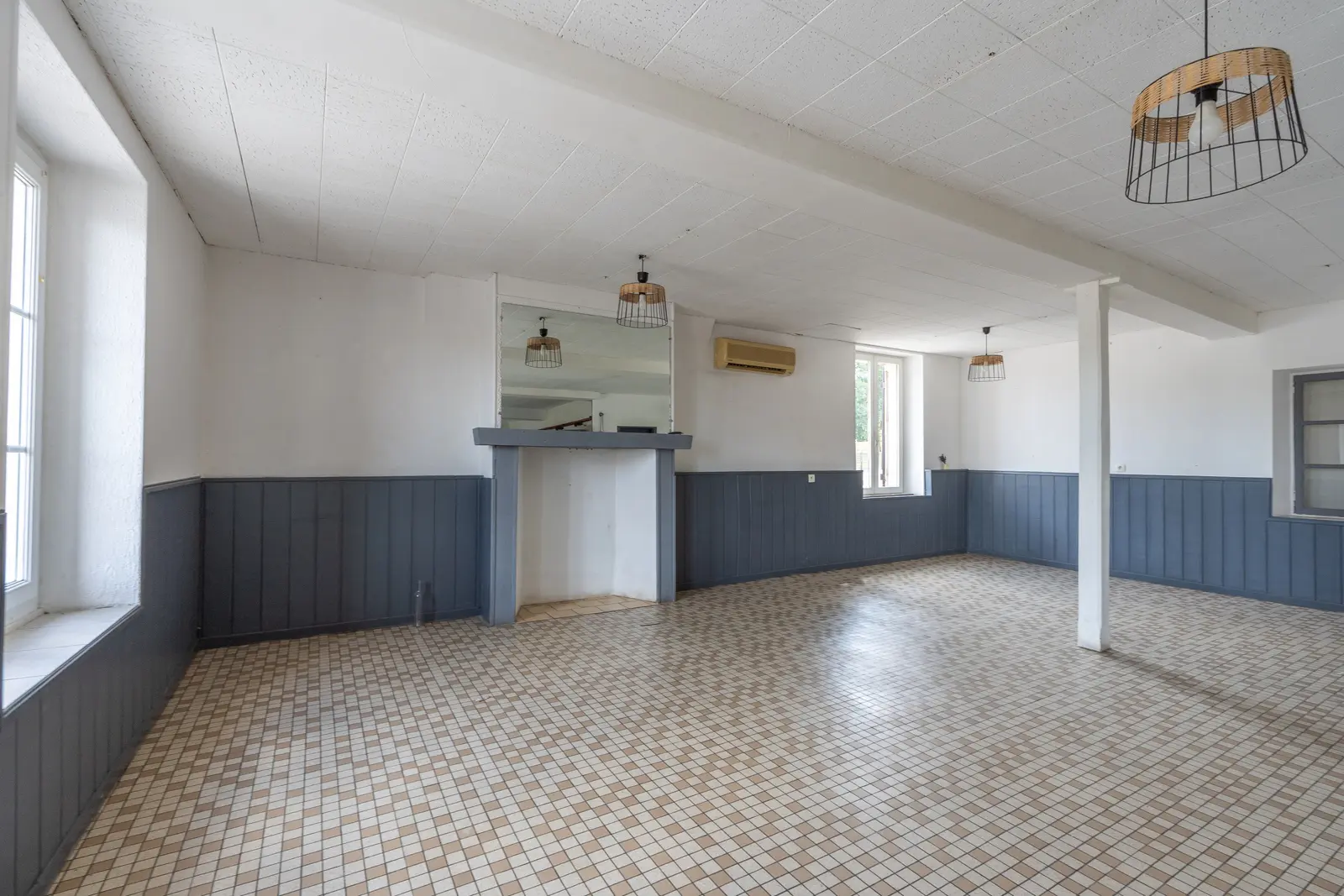 A 20 mn de Troyes axe de passage, LOCAL A LOUER 206 m² - Image