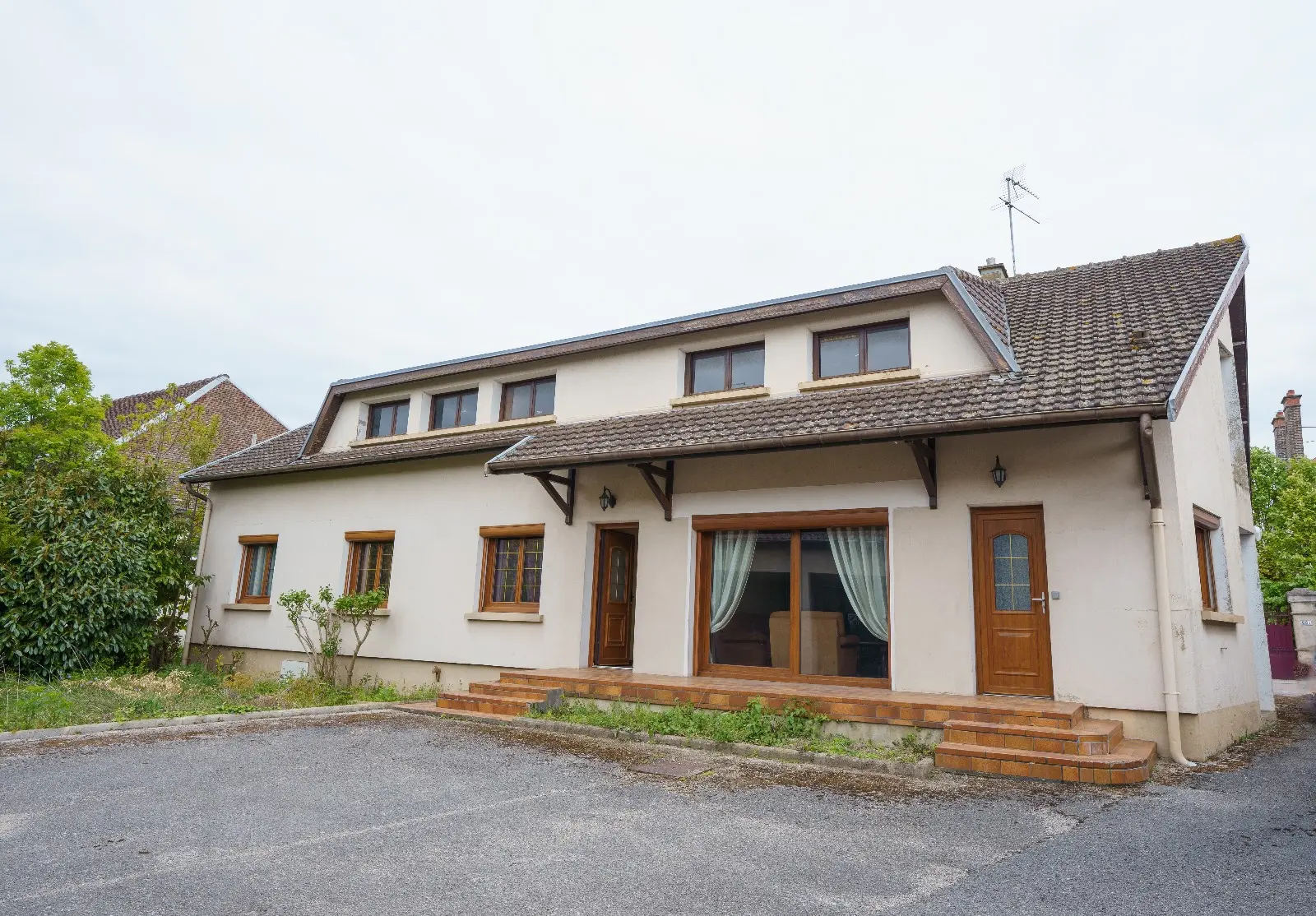 Agglomération - MAISON 161 m² avec étage aménageable (1296 €/m²)