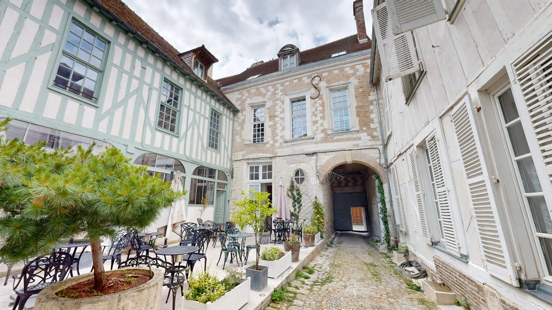 OPPORTUNITÉ D'INVESTISSEMENT CLÉ EN MAIN — Meublé de tourisme 5★ 