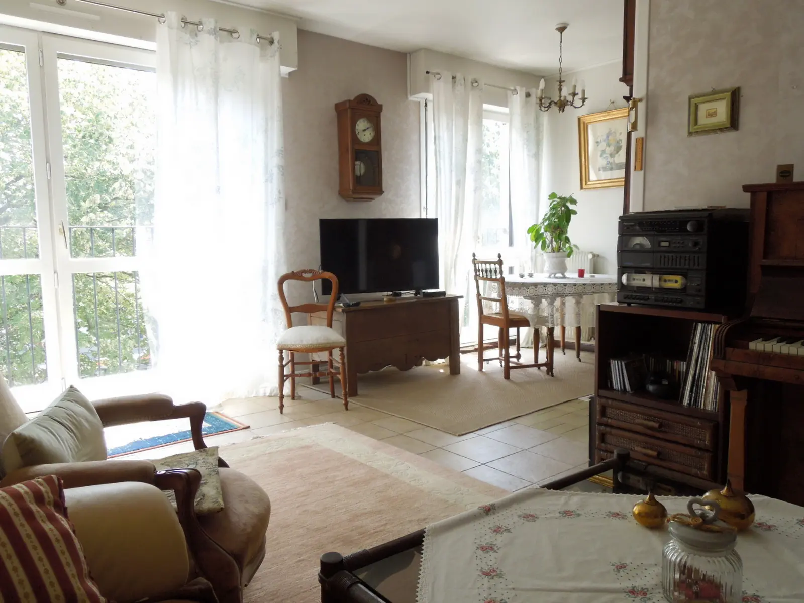 Troyes centre, au 2ème étage avec ascenseur d'une résidence sécurisée, Appartement traversant