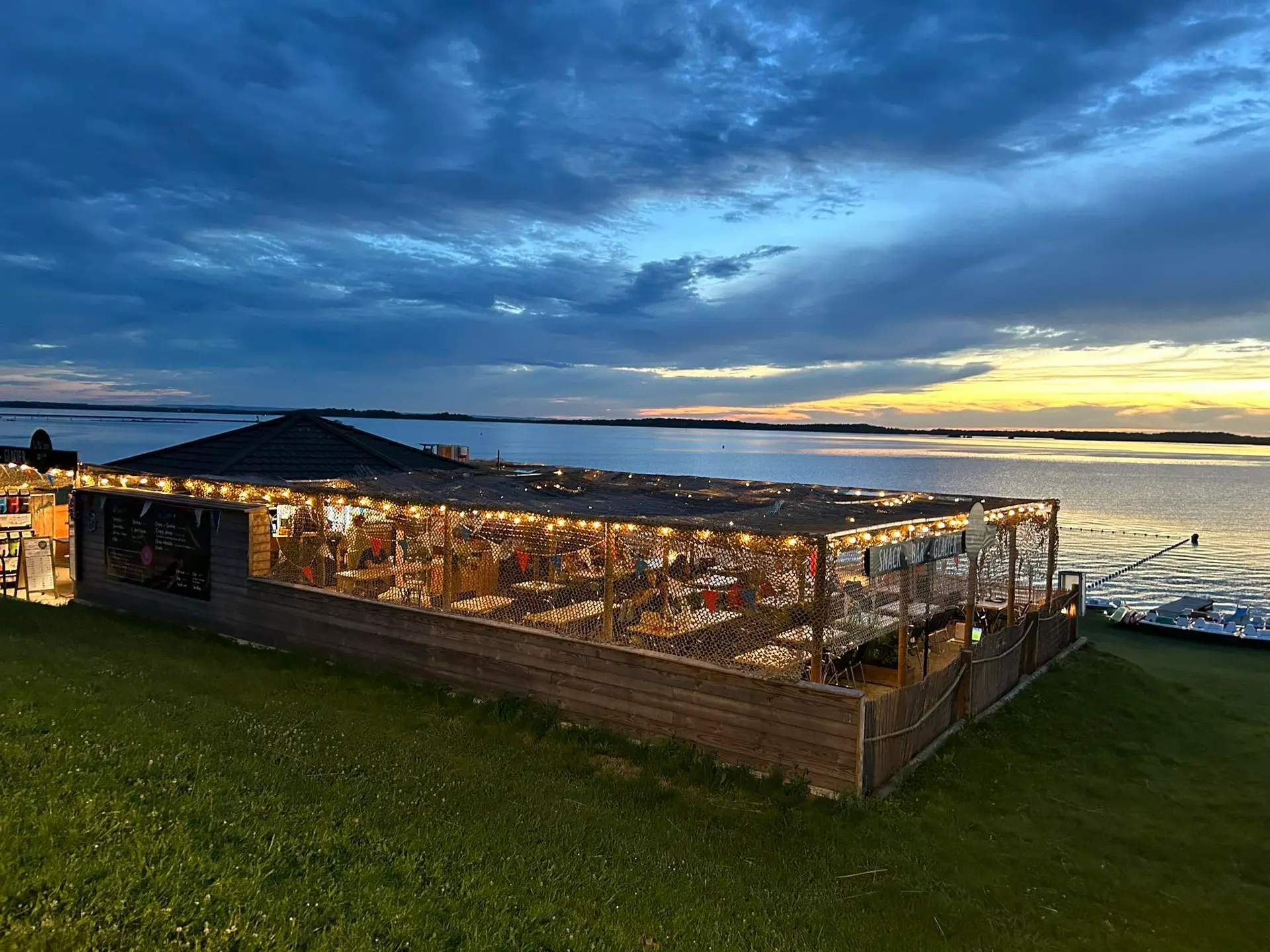 Au bord du lac de la Forêt d’Orient, BAR PETITE RESTAURATION 